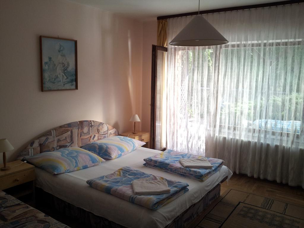 Agi Panzio Obuda Bed & Breakfast Budapesta Cameră foto