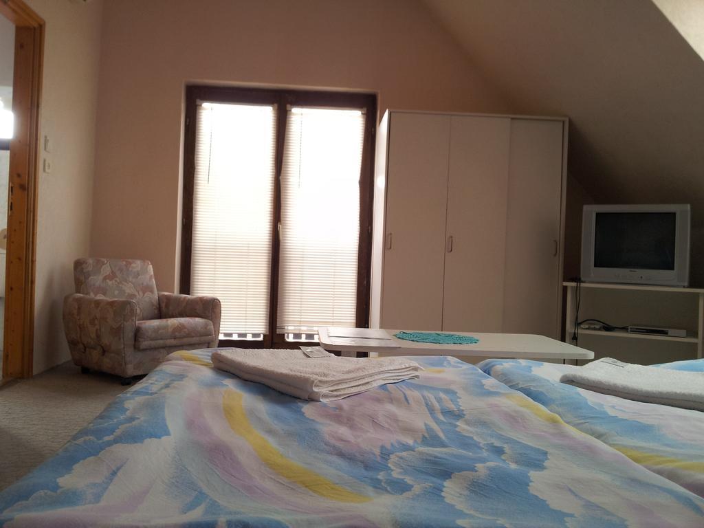 Agi Panzio Obuda Bed & Breakfast Budapesta Cameră foto